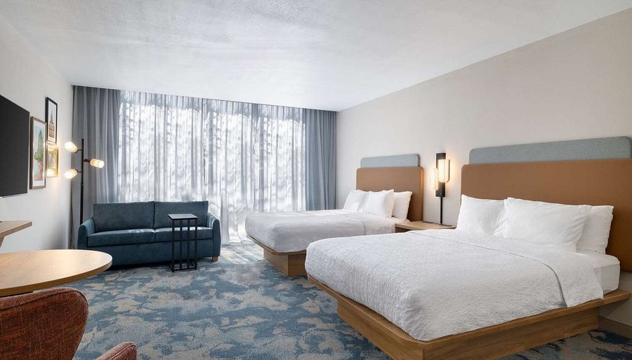 Hampton Inn Suites Columbia South Fort Meade Area — Guest room