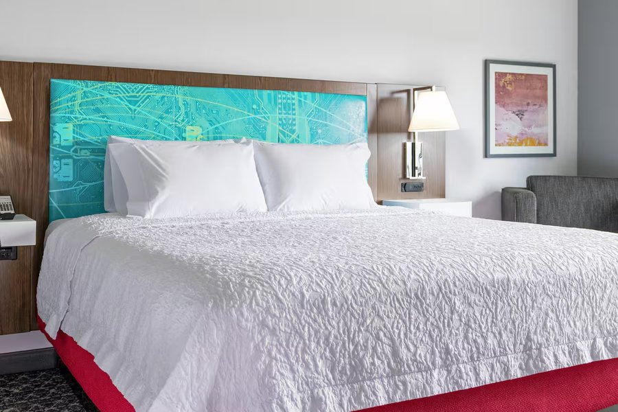 Hampton Inn Suites Craig — Guest room