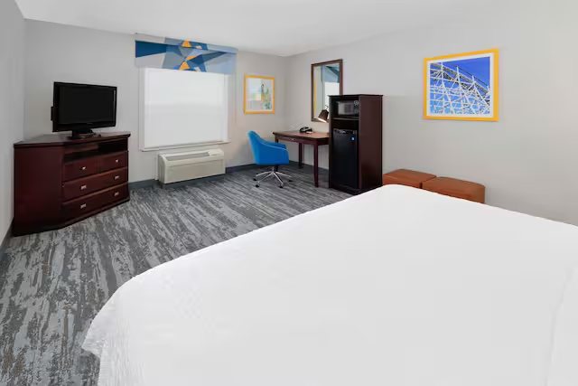 Hampton Inn Suites Dallas Arlington South — Guest room