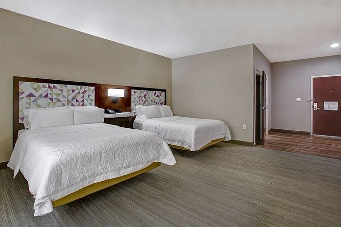 Hampton Inn Suites Dallas DeSoto — Guest room