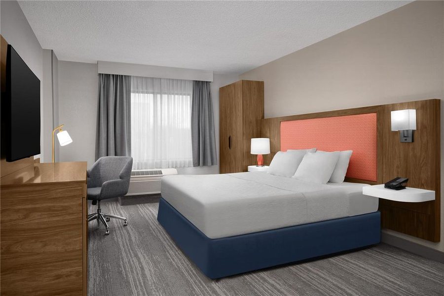 Hampton Inn Suites Denver Cherry Creek — Guest room