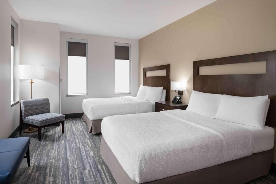 Hampton Inn Suites Denver Downtown convention Center — Guest room