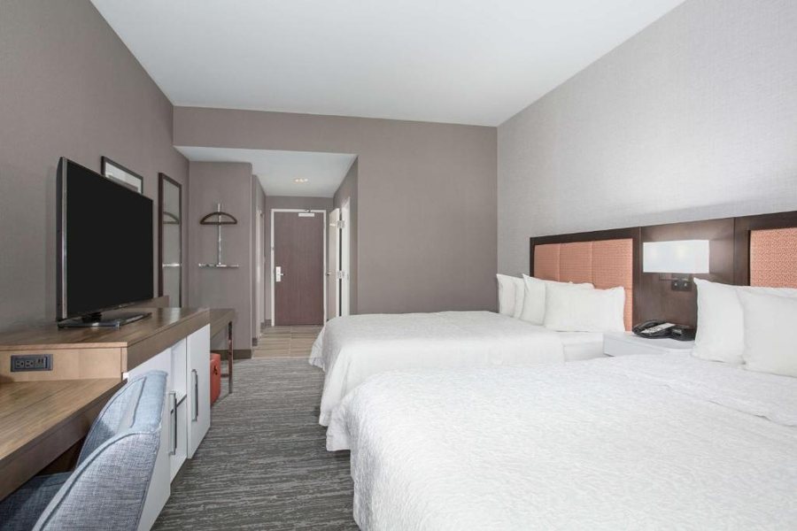 Hampton Inn Suites Denver Downtown — Guest room