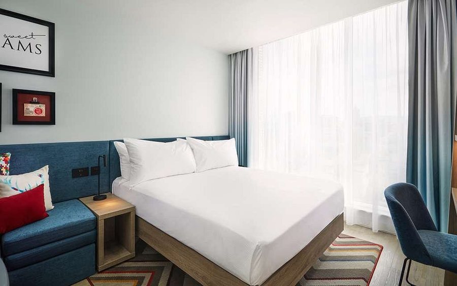 Hampton Inn Suites Dublin — Guest room