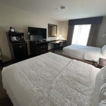 Hampton Inn Suites Dumas — Guest room