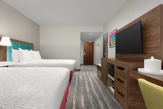 Hampton Inn Suites Durham University Medical Center — Guest room