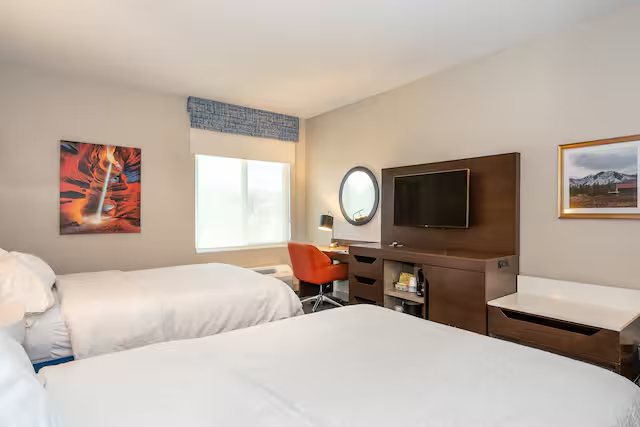 Hampton Inn Suites Flagstaff — Guest room