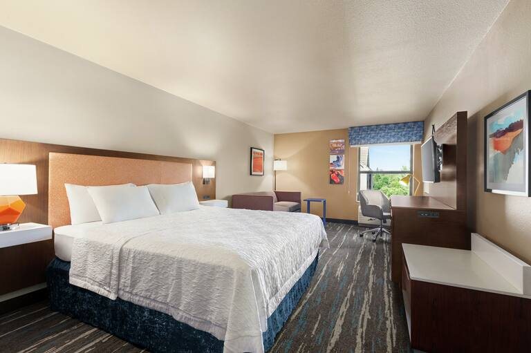 Hampton Inn Suites Folsom — Guest room