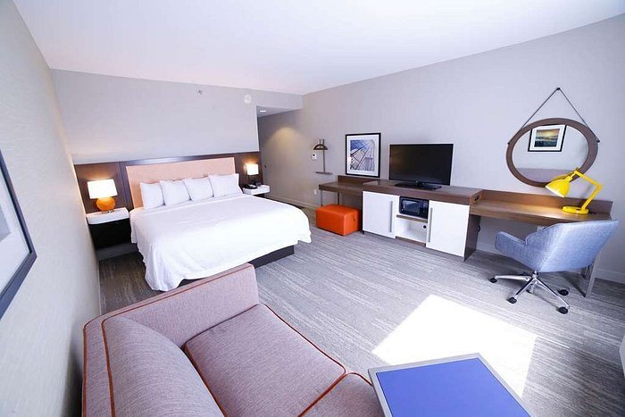 Hampton Inn Suites Forest City — Guest room