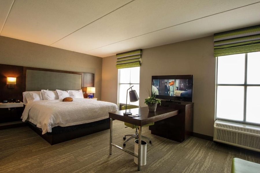 Hampton Inn Suites Foxborough Mansfield — Guest room