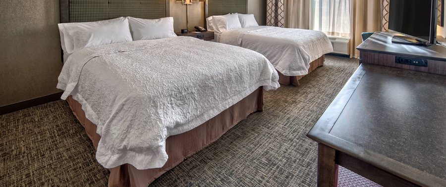 Hampton Inn Suites Franklin Berry Farms — Guest room