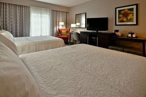 Hampton Inn Suites Fredericksburg — Guest room