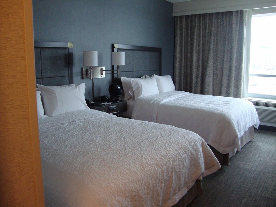 Hampton Inn Suites Grand Rapids Downtown Grand Rapids Kent County Michigan — Guest room