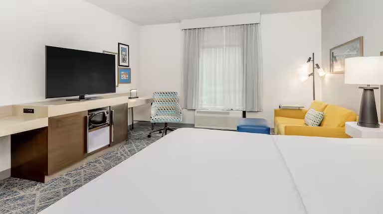 Hampton Inn Suites Grants Pass — Guest room