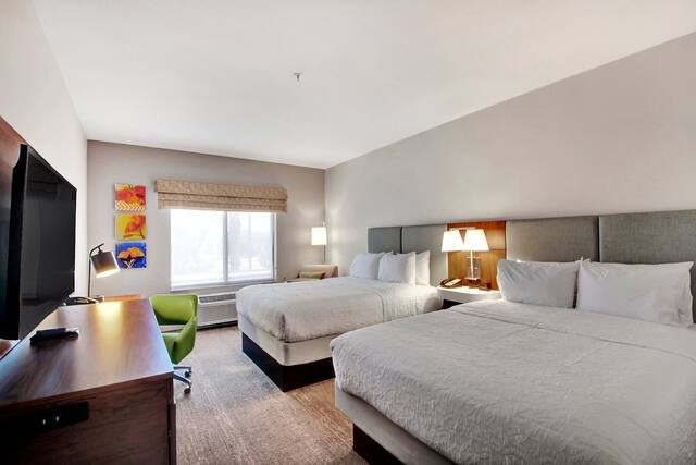 Hampton Inn Suites Hemet — Guest room