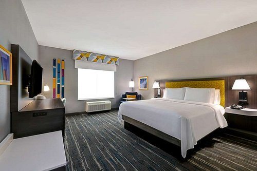 Hampton Inn Suites Houston East Beltway 8 — Guest room