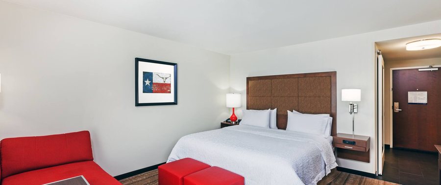 Hampton Inn Suites Houston I 10 West Park Row — Guest room
