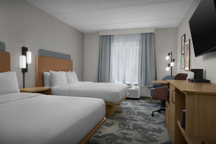 Hampton Inn Suites Huntersville — Guest room