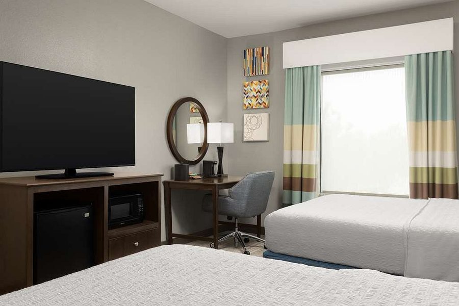 Hampton Inn Suites Huntsville Research Park Area — Guest room