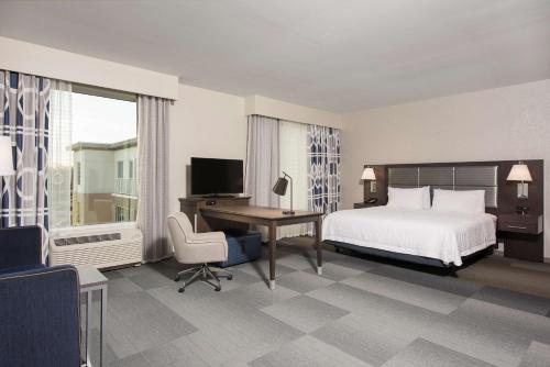 Hampton Inn Suites Indianapolis Keystone — Guest room