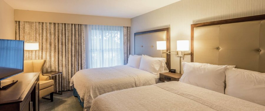 Hampton Inn Suites Jackson Downtown Coliseum — Guest room