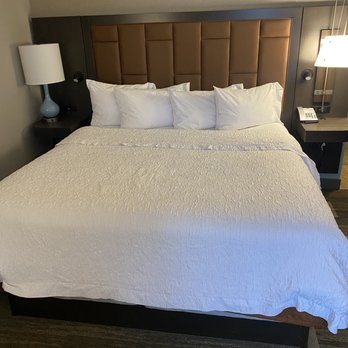 Hampton Inn Suites Kansas City Downtown Crossroads — Guest room
