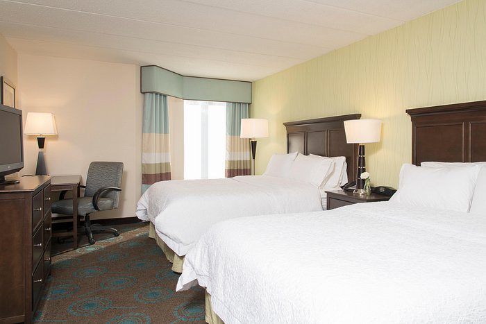 Hampton Inn Suites Kokomo — Guest room