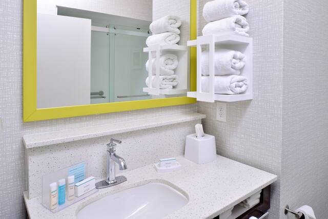 Hampton Inn Suites La Porte — Bathroom