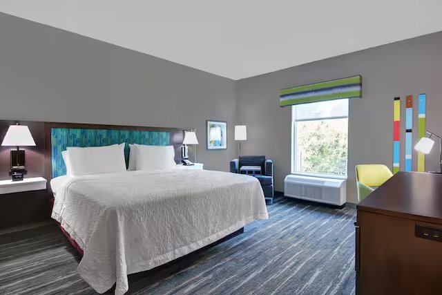 Hampton Inn Suites Lake City — Guest room