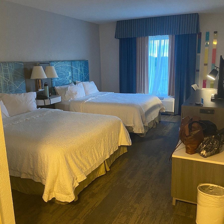 Hampton Inn Suites Lake Wales — Guest room