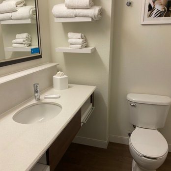 Hampton Inn Suites Las Vegas Henderson — Bathroom