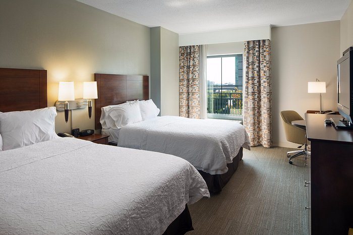 Hampton Inn Suites Little Rock Downtown — Guest room