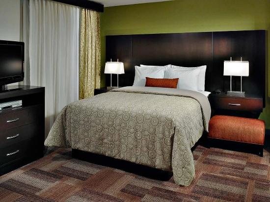 Hampton Inn Suites Longview North — Guest room