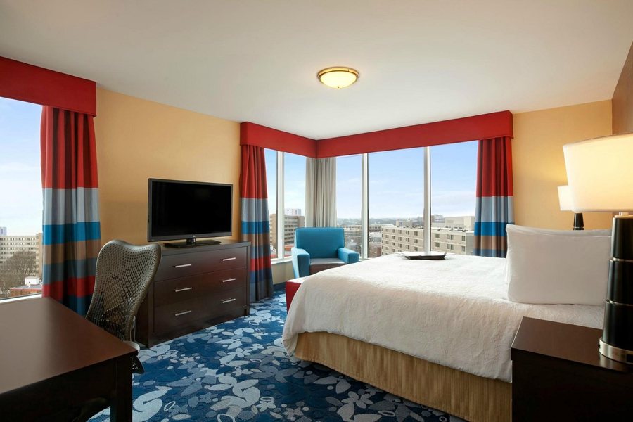 Hampton Inn Suites Madison Downtown Madison Wisconsin — Guest room