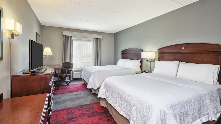 Hampton Inn Suites Madison West — Guest room