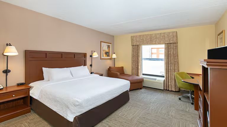 Hampton Inn Suites Madisonville — Guest room
