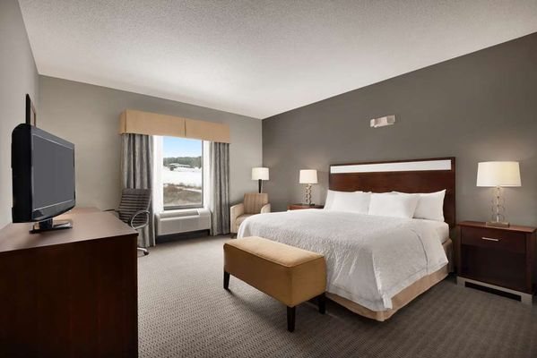Hampton Inn Suites Mansfield — Guest room