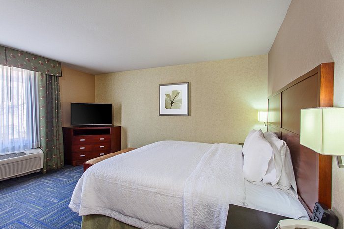 Hampton Inn Suites Merced — Guest room