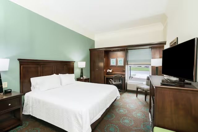 Hampton Inn Suites Mooresville Lake Norman — Guest room
