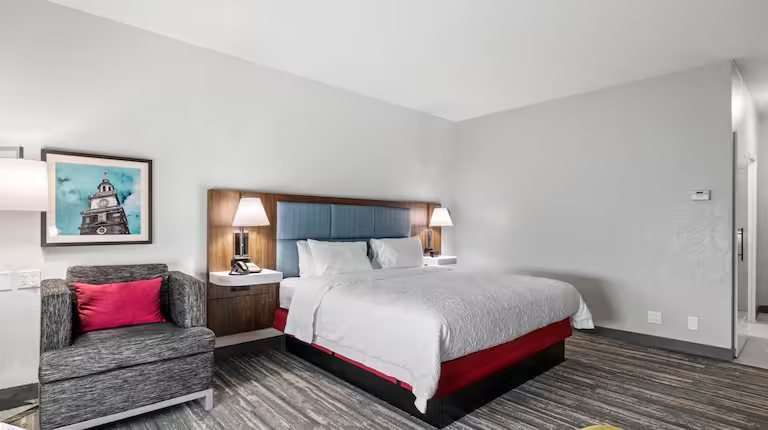 Hampton Inn Suites Mount Pleasant — Guest room