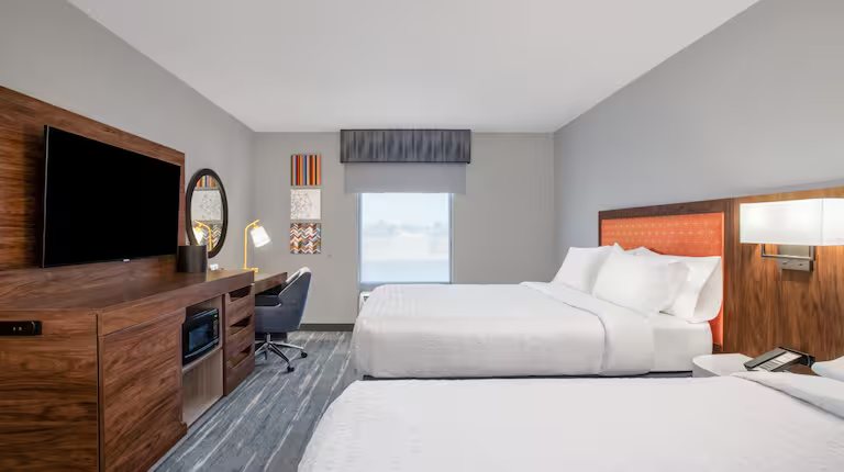 Hampton Inn Suites Muncie — Guest room