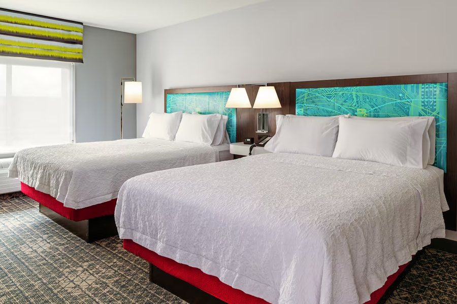Hampton Inn Suites Naples South — Guest room