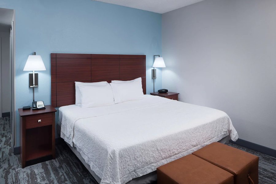 Hampton Inn Suites Oklahoma City Bricktown — Guest room