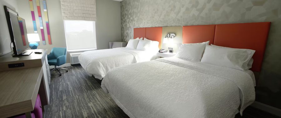 Hampton Inn Suites Oklahoma City quail Springs — Guest room
