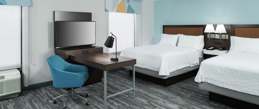 Hampton Inn Suites Panama City Beach Pier Park Area — Guest room