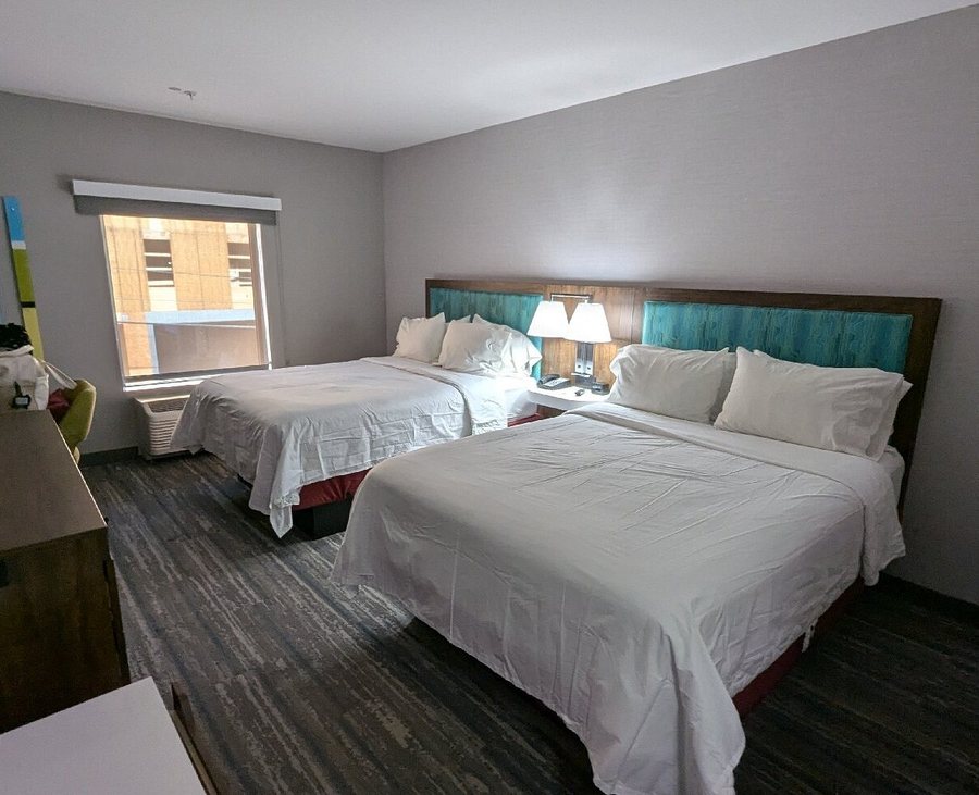 Hampton Inn Suites Portland Tigard — Guest room
