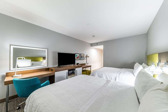 Hampton Inn Suites Pryor — Guest room