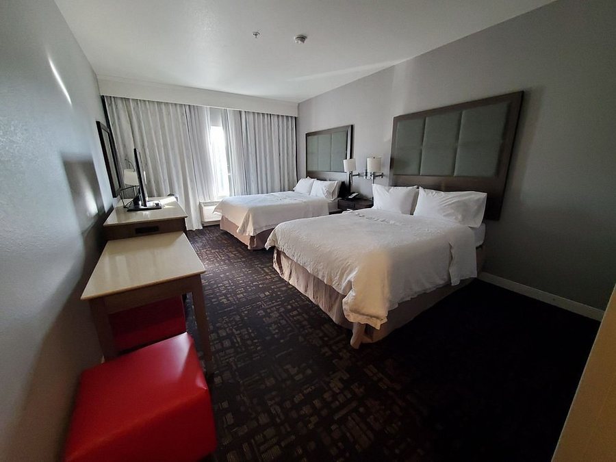 Hampton Inn Suites Reno West — Guest room