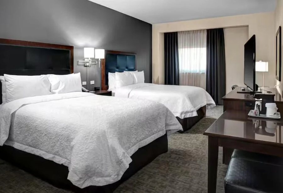 Hampton Inn Suites Richmond Downtown — Guest room