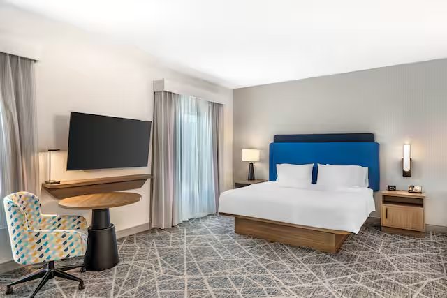 Hampton Inn Suites Riverside Corona East — Guest room